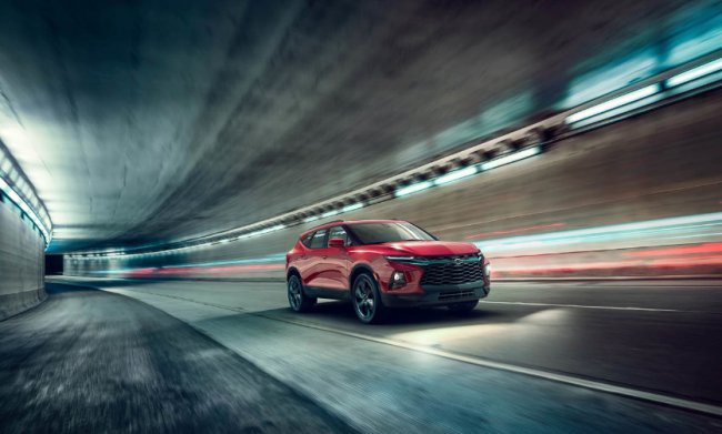 В сети появились фотографии нового Chevrolet Blazer 2
